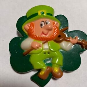 Russ St Patricks Day Leprechaun Playing Fiddle Brooch